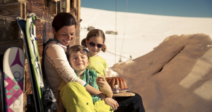 Für die ganze Familie: Kulinarische Pause auf der Skihütte