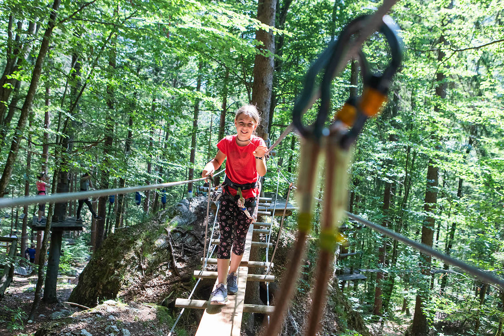 Im Waldseilpark lernen Kinder auf spielerische Weise ihr Gleichgewicht kennen.
