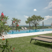 Der Infinity-Outdoor-Pool des Sibon Wine & Spa Resort.