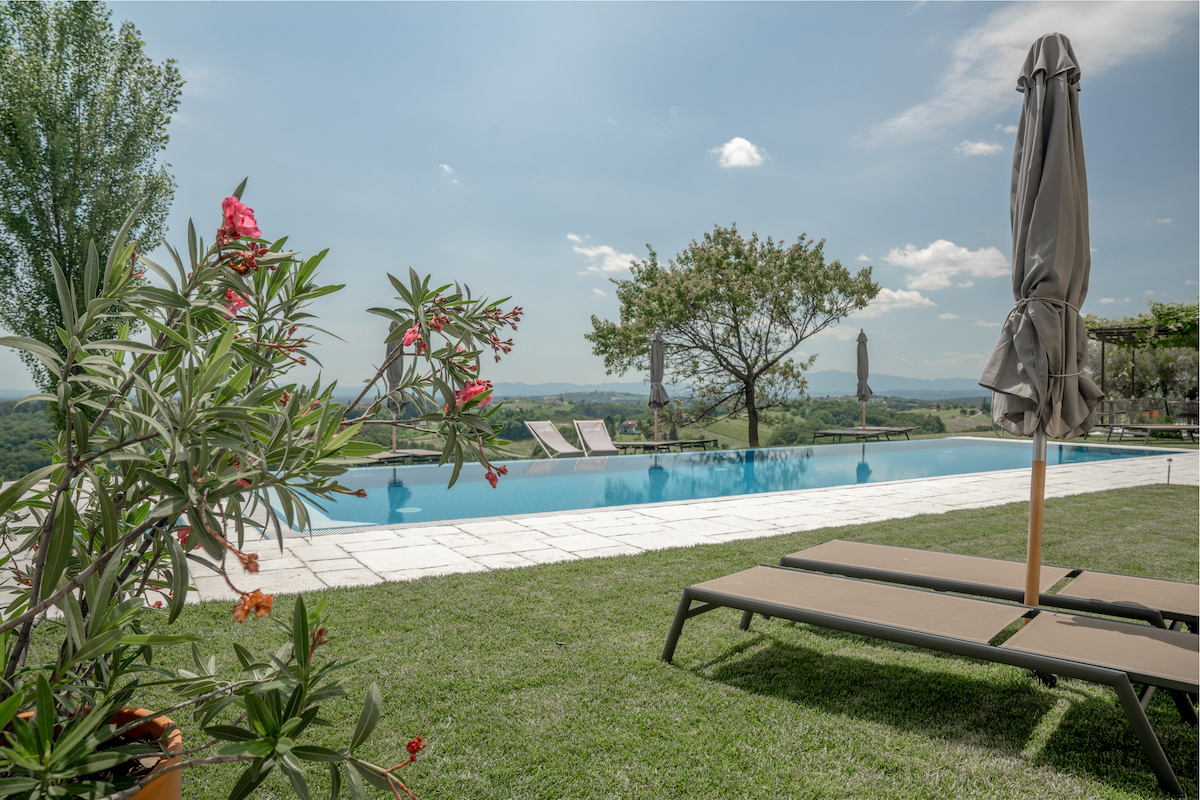Der Infinity-Outdoor-Pool des Sibon Wine & Spa Resort.