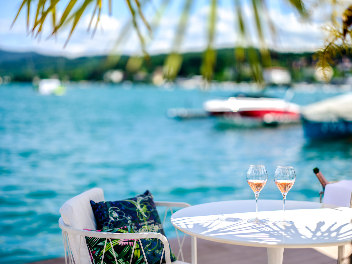Sommerfeeling auf den Seeterrassen des Falkensteiner Schlosshotel Velden